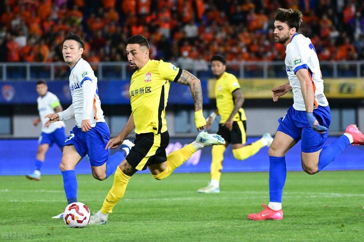 苏宁面对申花,实力角逐蓄势待发 苏宁面对申花,实力角逐蓄势待发