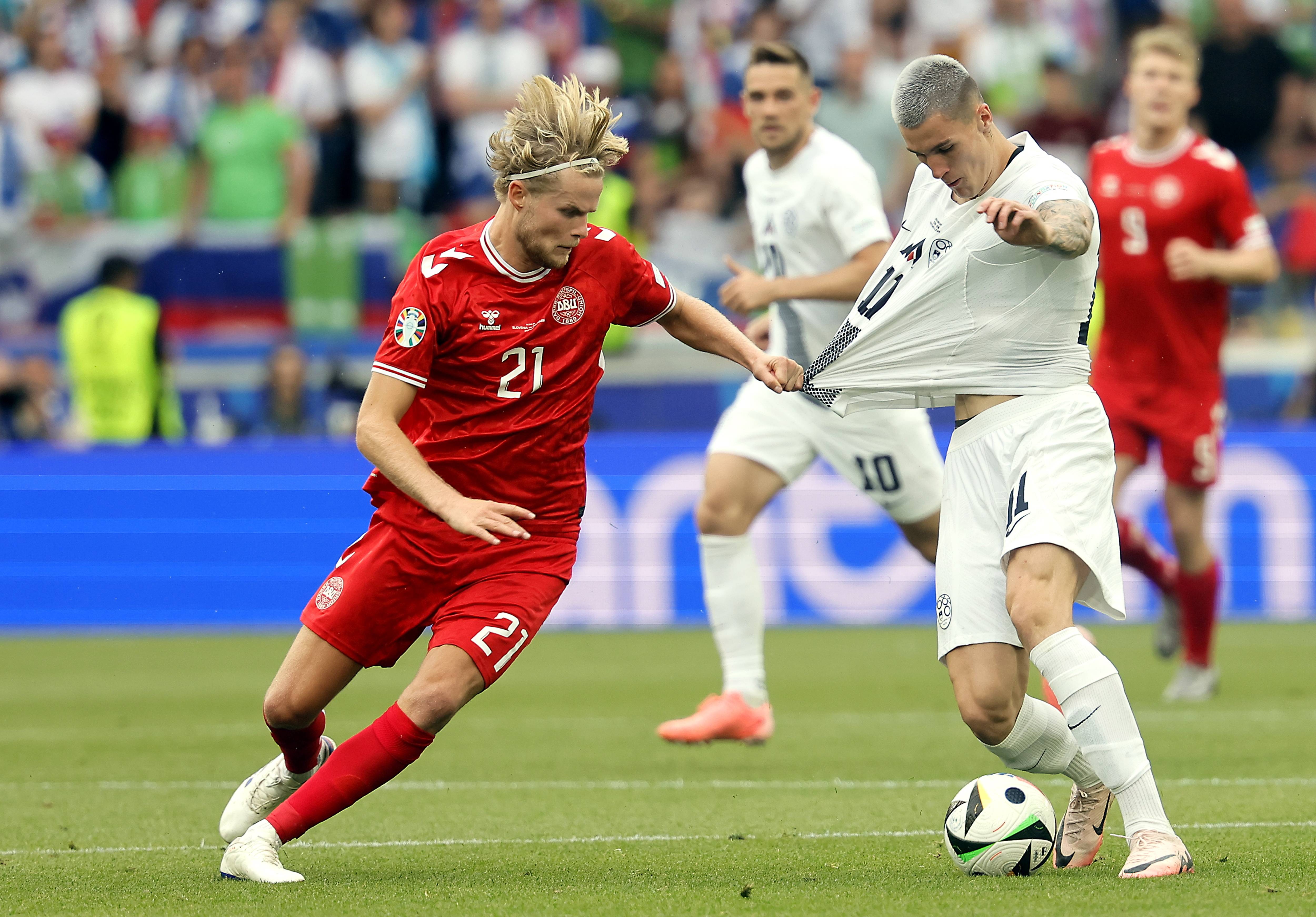 奥地利队在比赛中实现逆袭领先