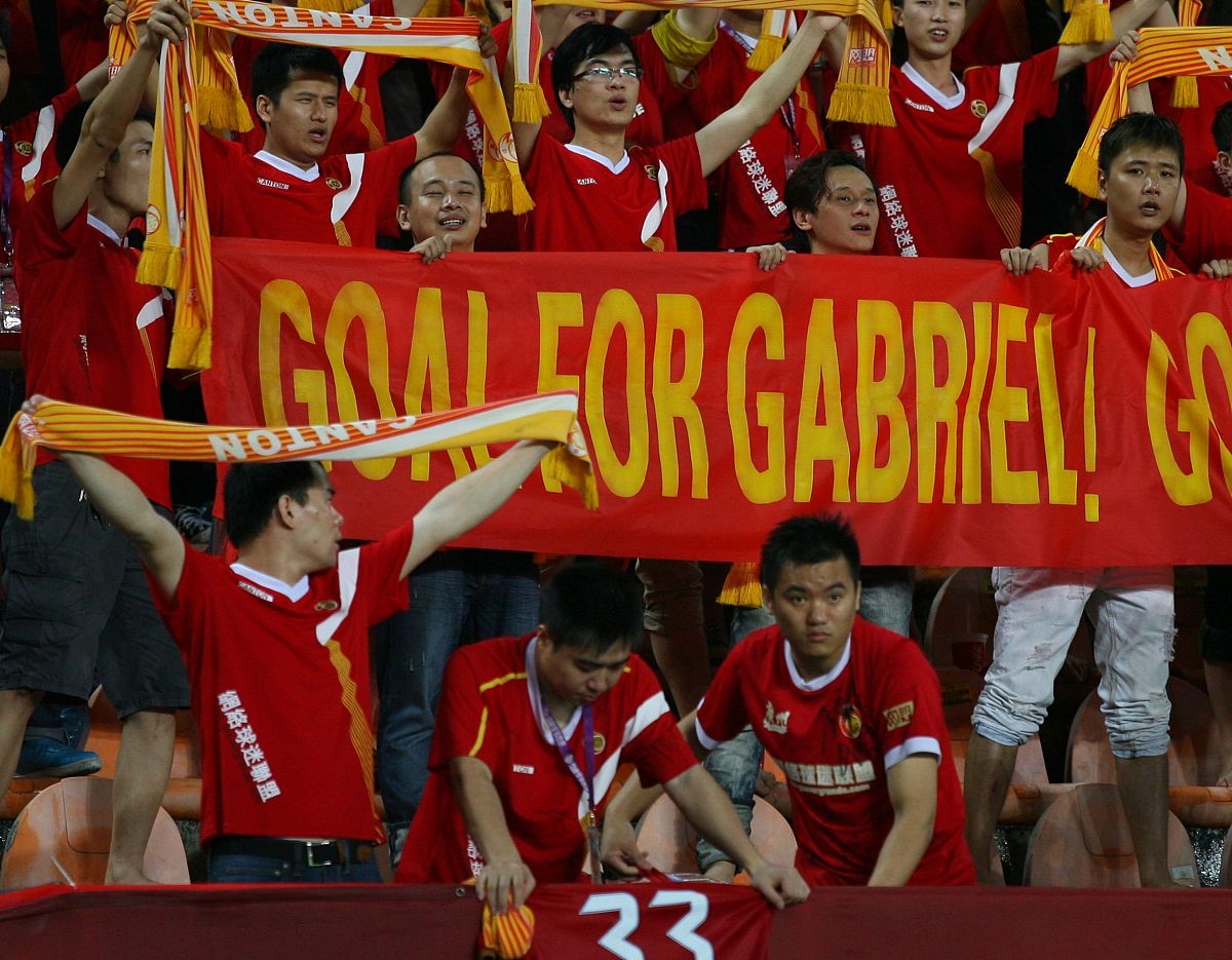 包含一飞冲天！球队实力碾压对手夺得胜利的词条