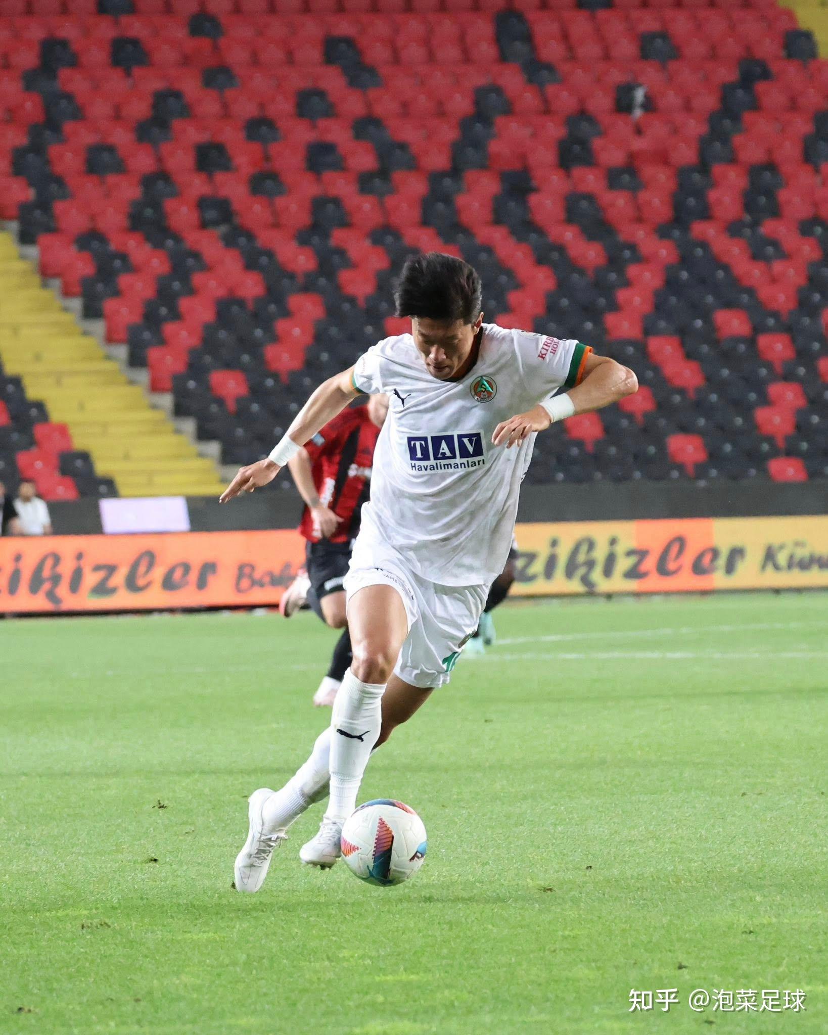 尤文图斯客场战平马德里竞技，欧冠小组赛险胜过关的简单介绍