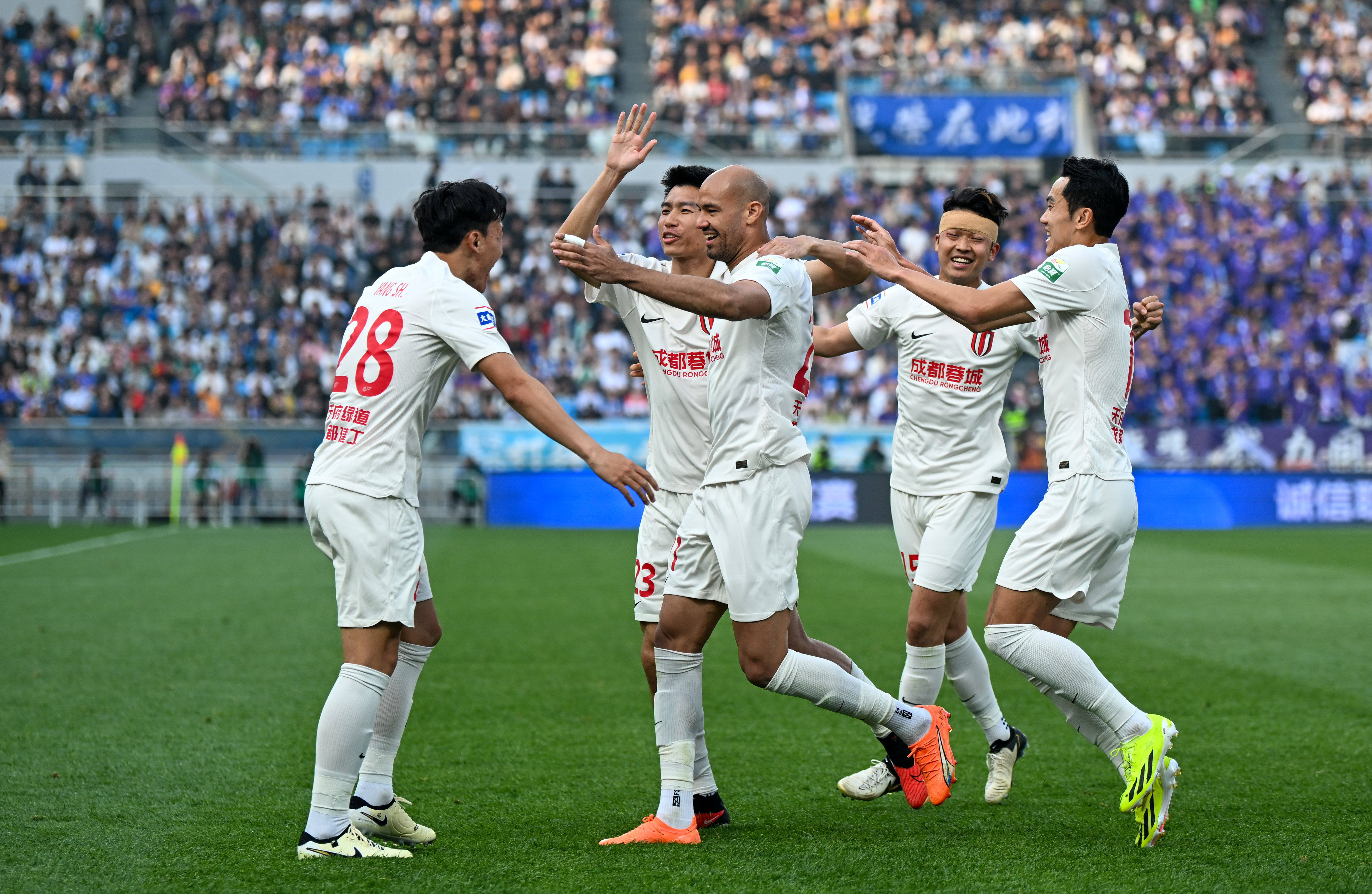 开云APP-中超球队备战策略升级，全队备战训练密集进行的简单介绍