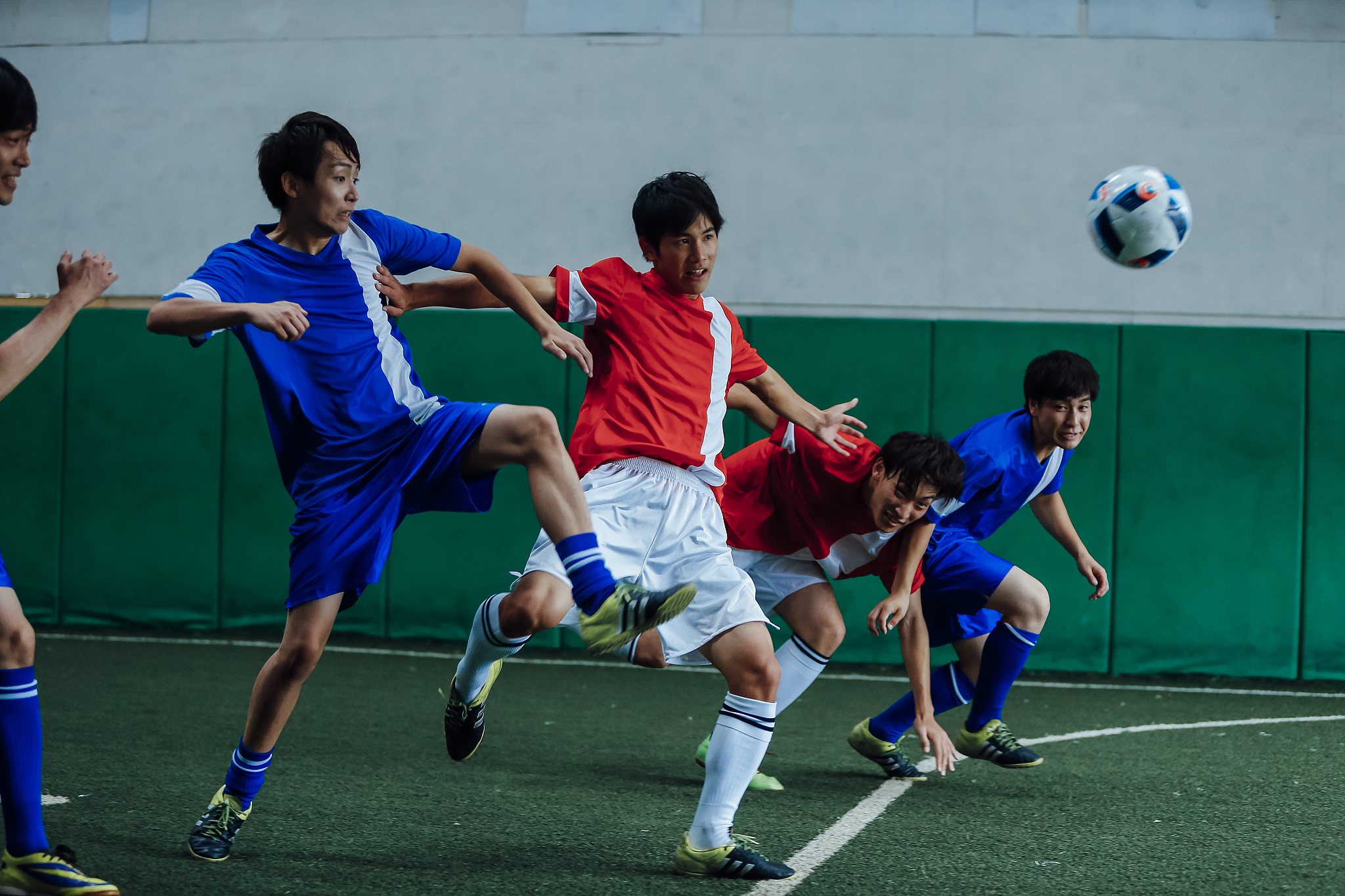 关于城市青年足球团队逐鹿竞技场，团结拼搏斗志昂扬的信息