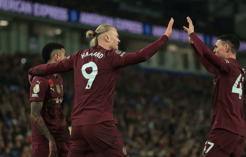 曼城攻防转换出色，赛场上演大逆转