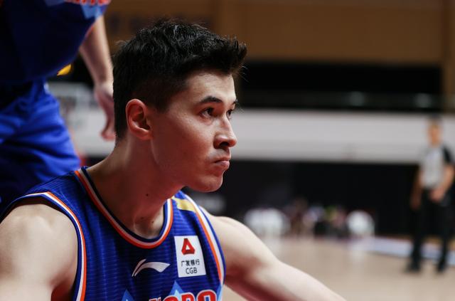 大连一方险胜敌手，成功翻盘