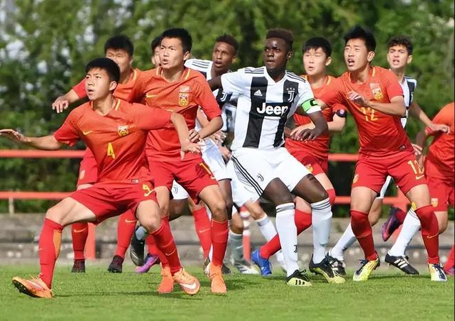 中国队员们在足球赛事上有惊艳表现