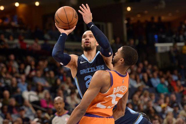 关于尼克斯击败灰熊，保罗-佩恩内线优势明显的信息