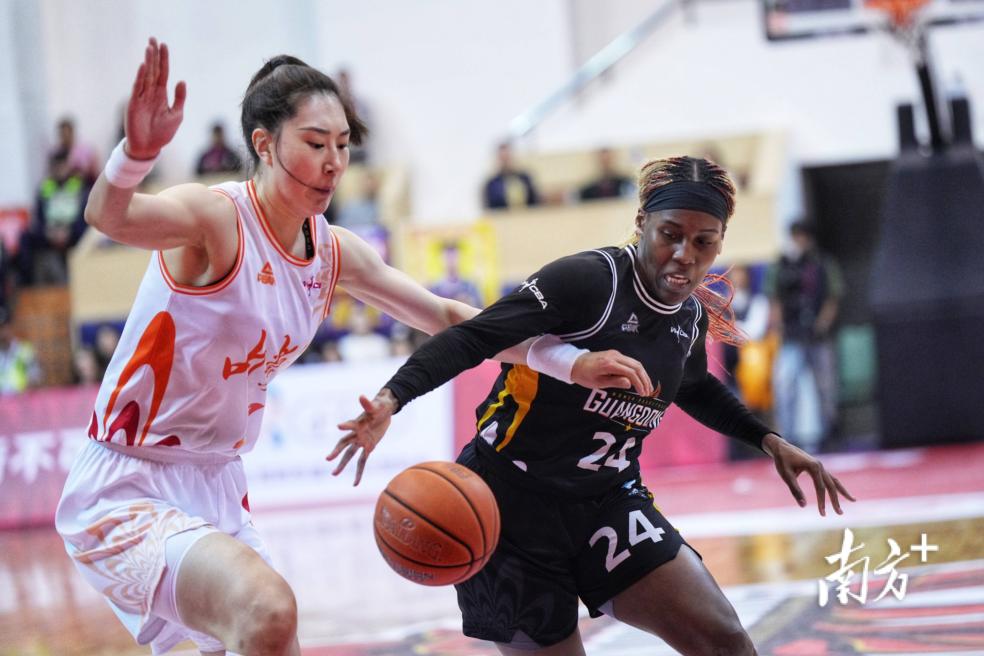 关于广东女篮取得里程碑式胜利，领先全国女子篮球比赛的信息