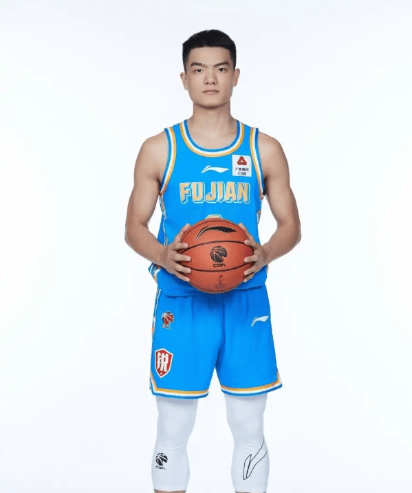 新人球员崭露头角，备受瞩目