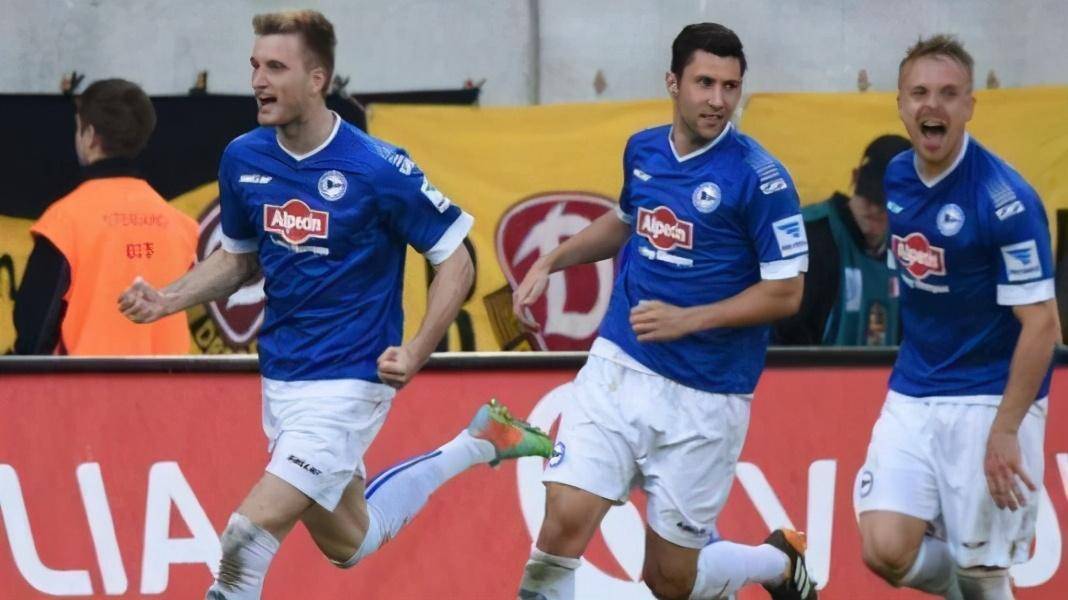 包含斯图加特队员合力拼搏，卫冕冠军之路的词条