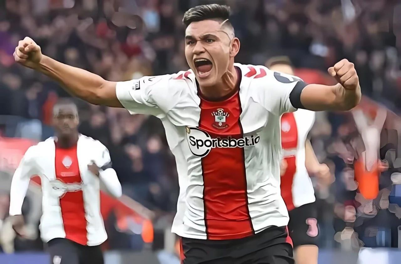 利物浦主场击败南安普顿，稳居联赛第三