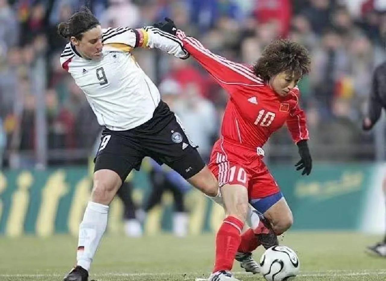 亚洲女足比赛中,中国国家队夺冠,赛场风采依旧 亚洲女足比赛中,中国国家队夺冠,赛场风采依旧