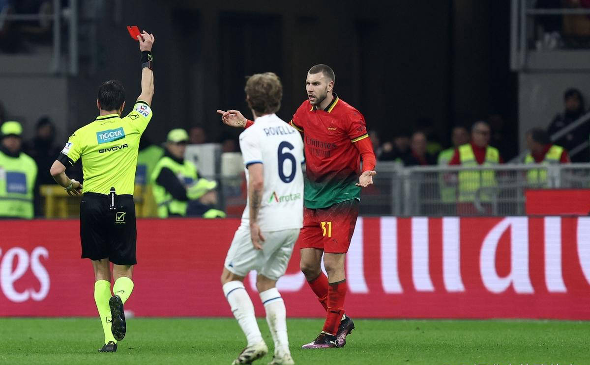 AC米兰客场失利陷入连败泥潭