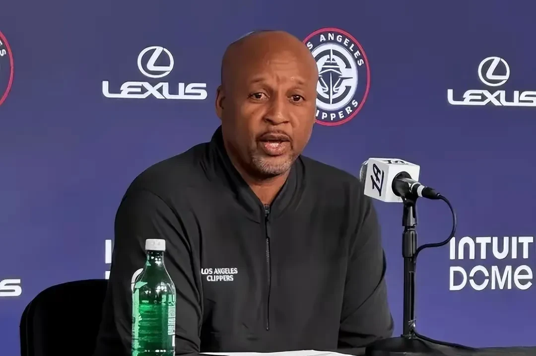 活塞队主教练宣布辞职，球队管理层正寻找新的接班人