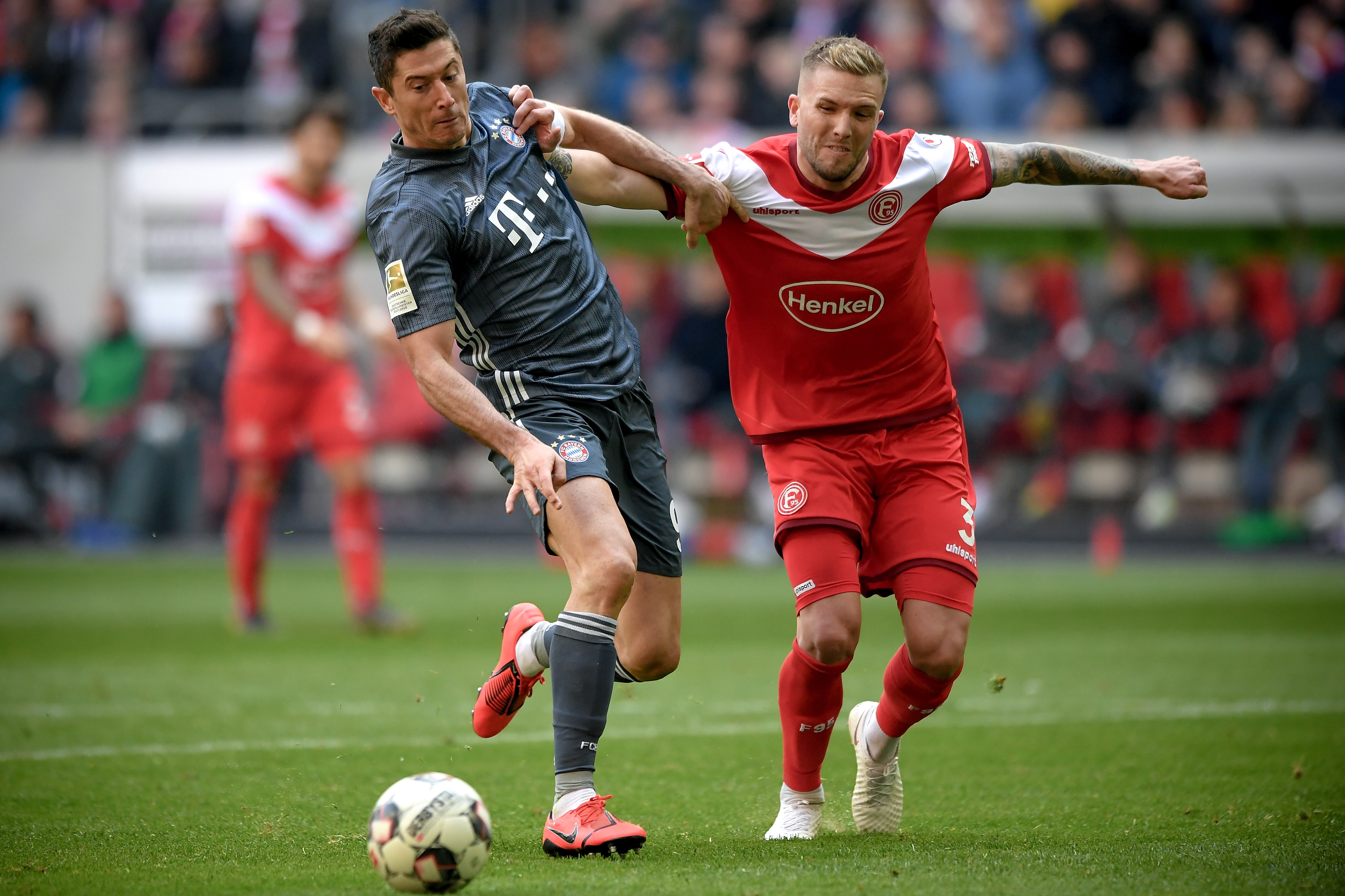 瑞典队备战欧洲杯半决赛,势如破竹 瑞典队备战欧洲杯半决赛,势如破竹