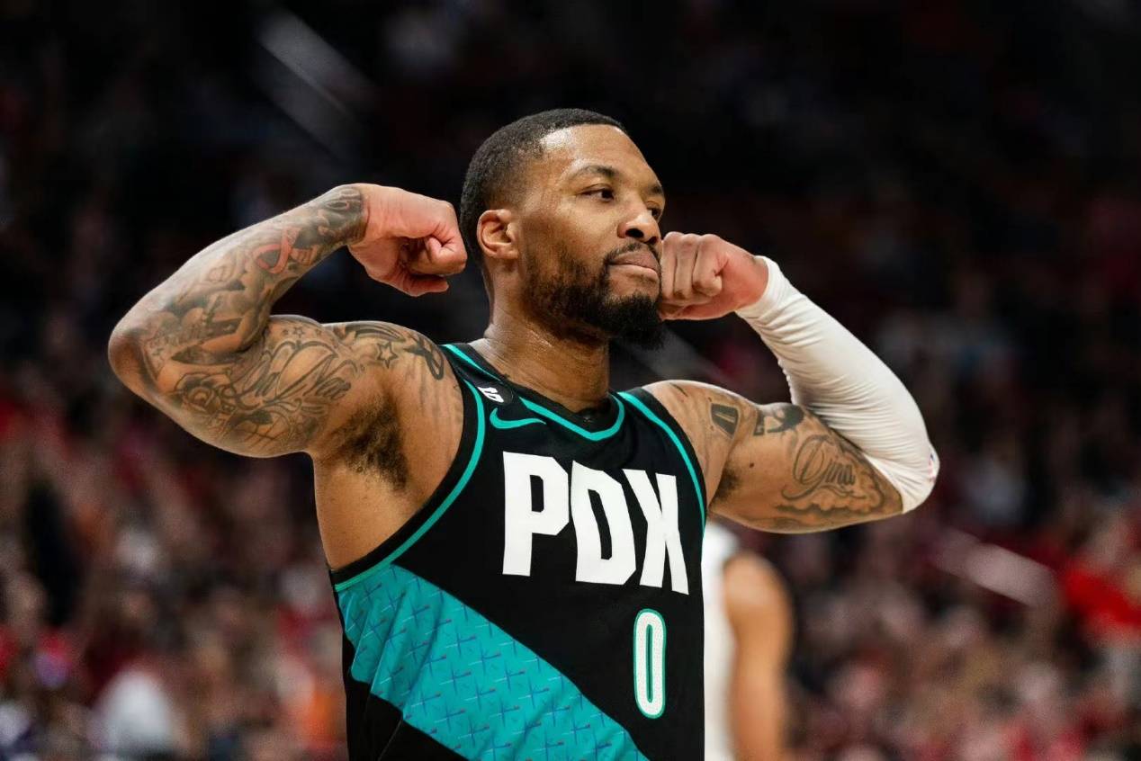 包含开拓者逆转爵士，利拉德强势发威领队奏凯的词条