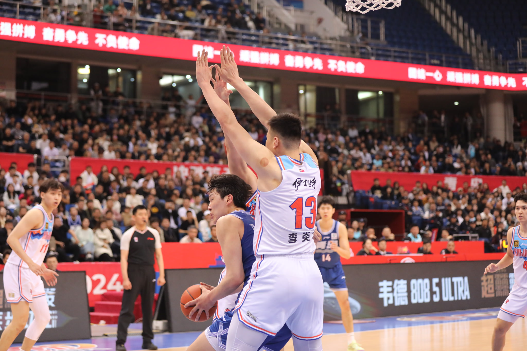 新疆男篮将迎战四川队，谁将赢得胜利？