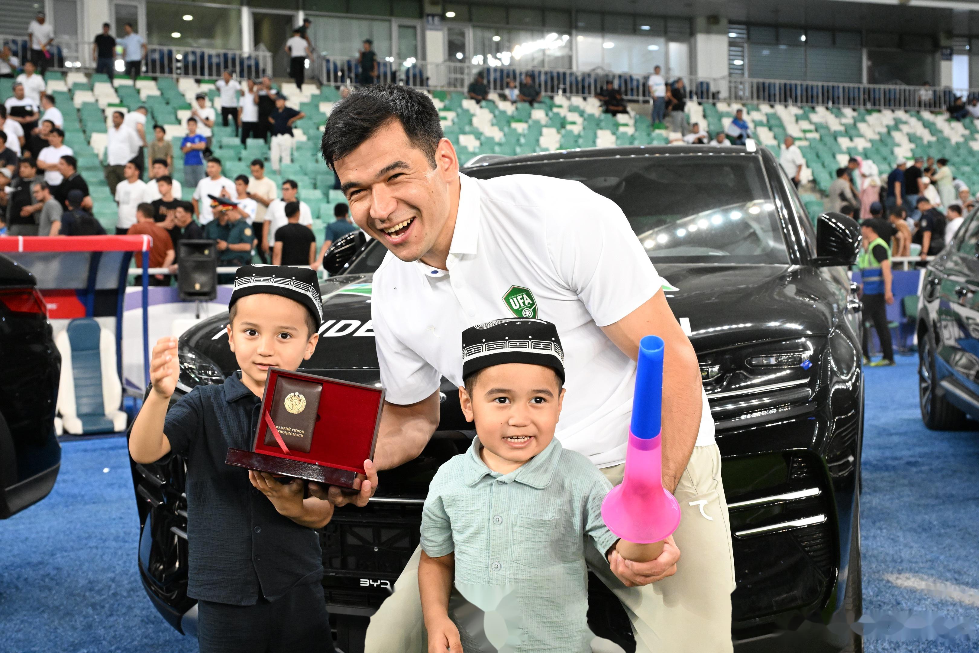 包含乌兹别克斯坦球队奋力抗衡，力争晋级的词条