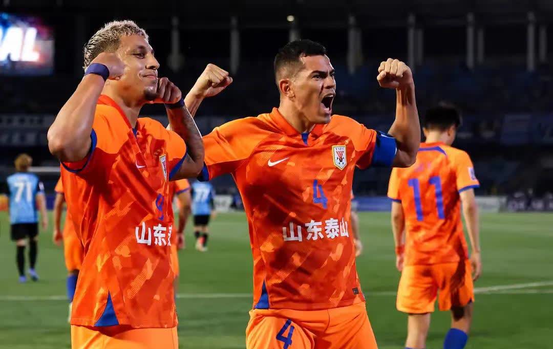 备受期待的强强对话上港迎战恒大，谁能笑到最后