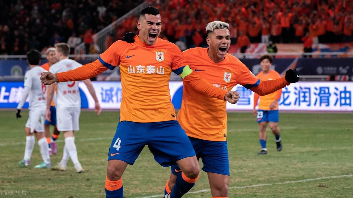 包含山东鲁能客场逼平天津天海，积分榜上略有遗憾的词条