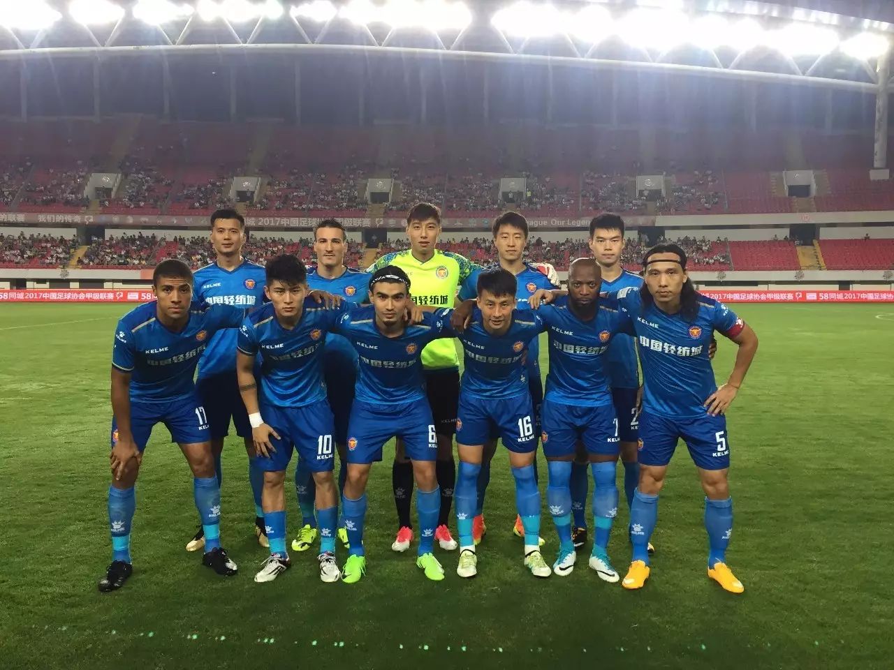 关于上海申鑫客场负于河南建业，降级形势严峻的信息