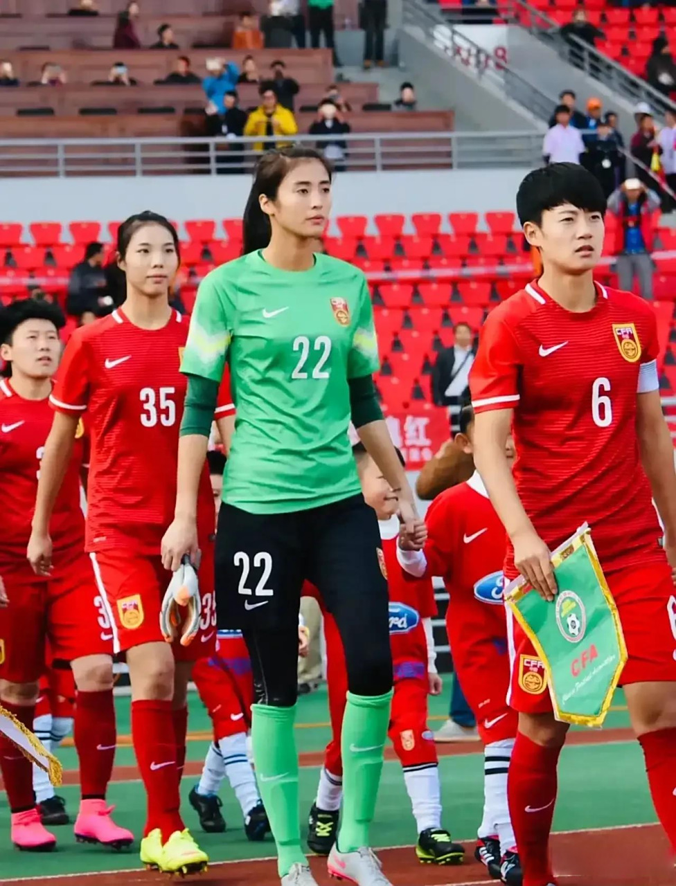 中国女足比赛大放异彩,成功杀入半决赛 中国女足比赛大放异彩,成功杀入半决赛