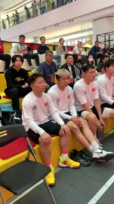 开云官方app入口-顶级对决！某队成功获胜领先全场