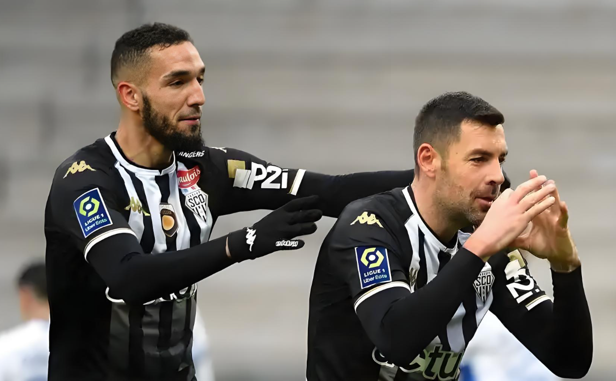 里尔主场不敌南特,遭遇连败 里尔主场不敌南特,遭遇连败