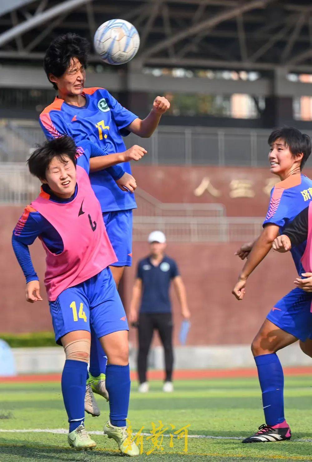 足球热战即将上演，球员们准备出战