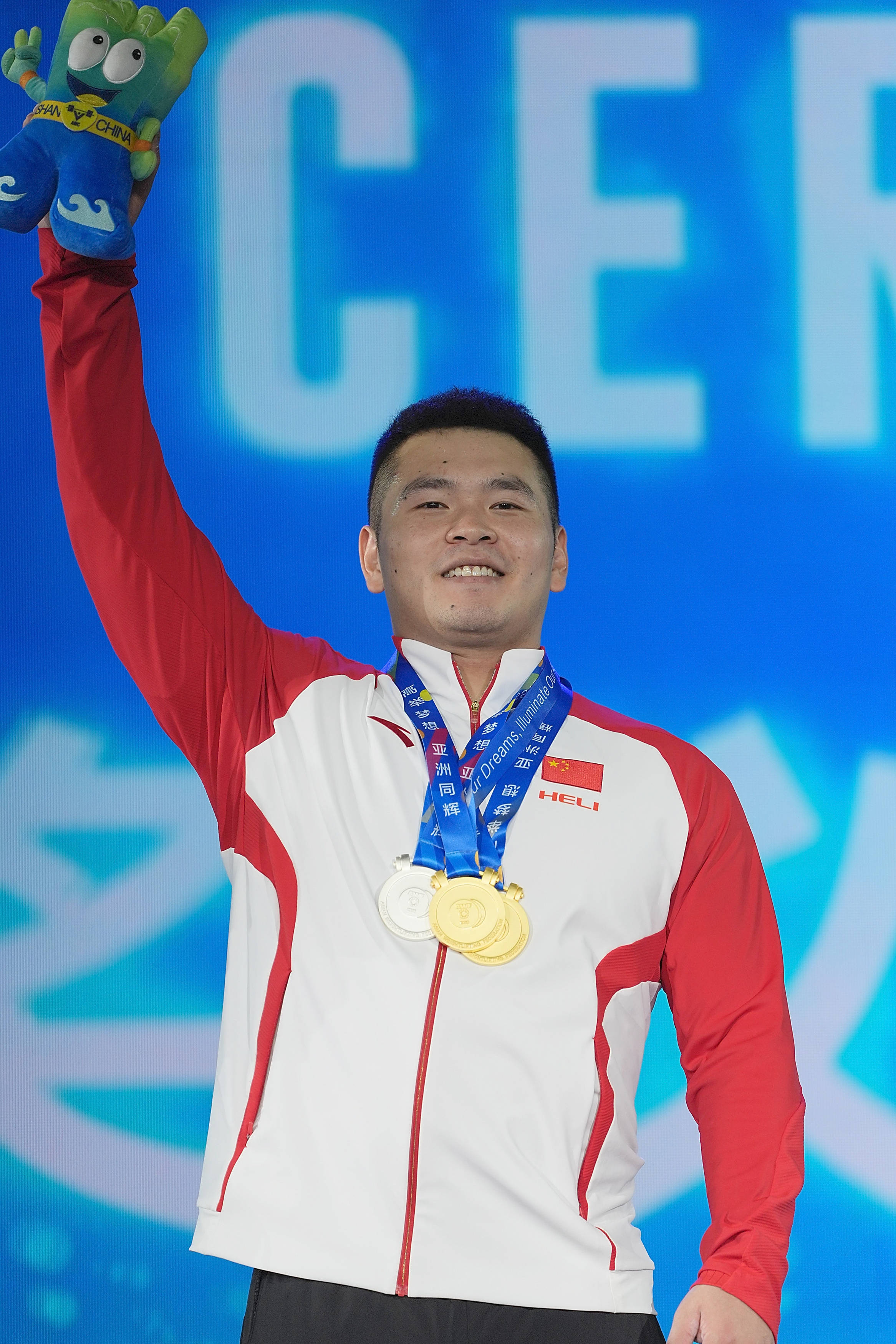 亚洲新生代选手勇夺金牌，闪耀赛场成为亮点