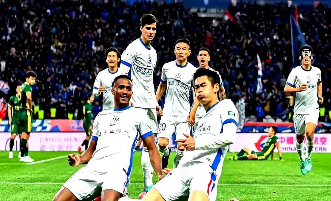 青岛黄海客场艰难获胜，球迷狂欢冲击大联赛