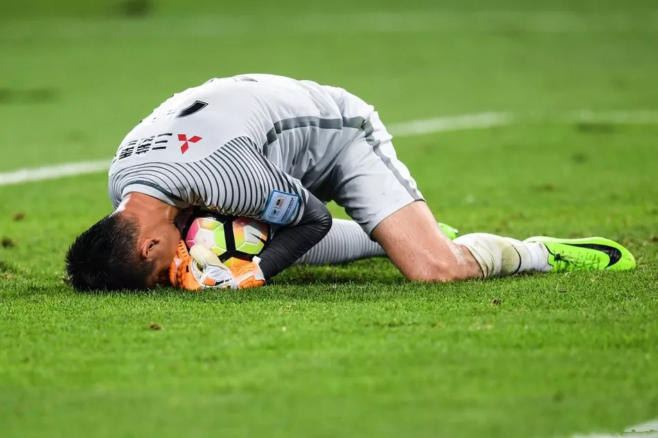 上海申花绝杀太稀疏！遭遇眼镜蛇5：1逆转
