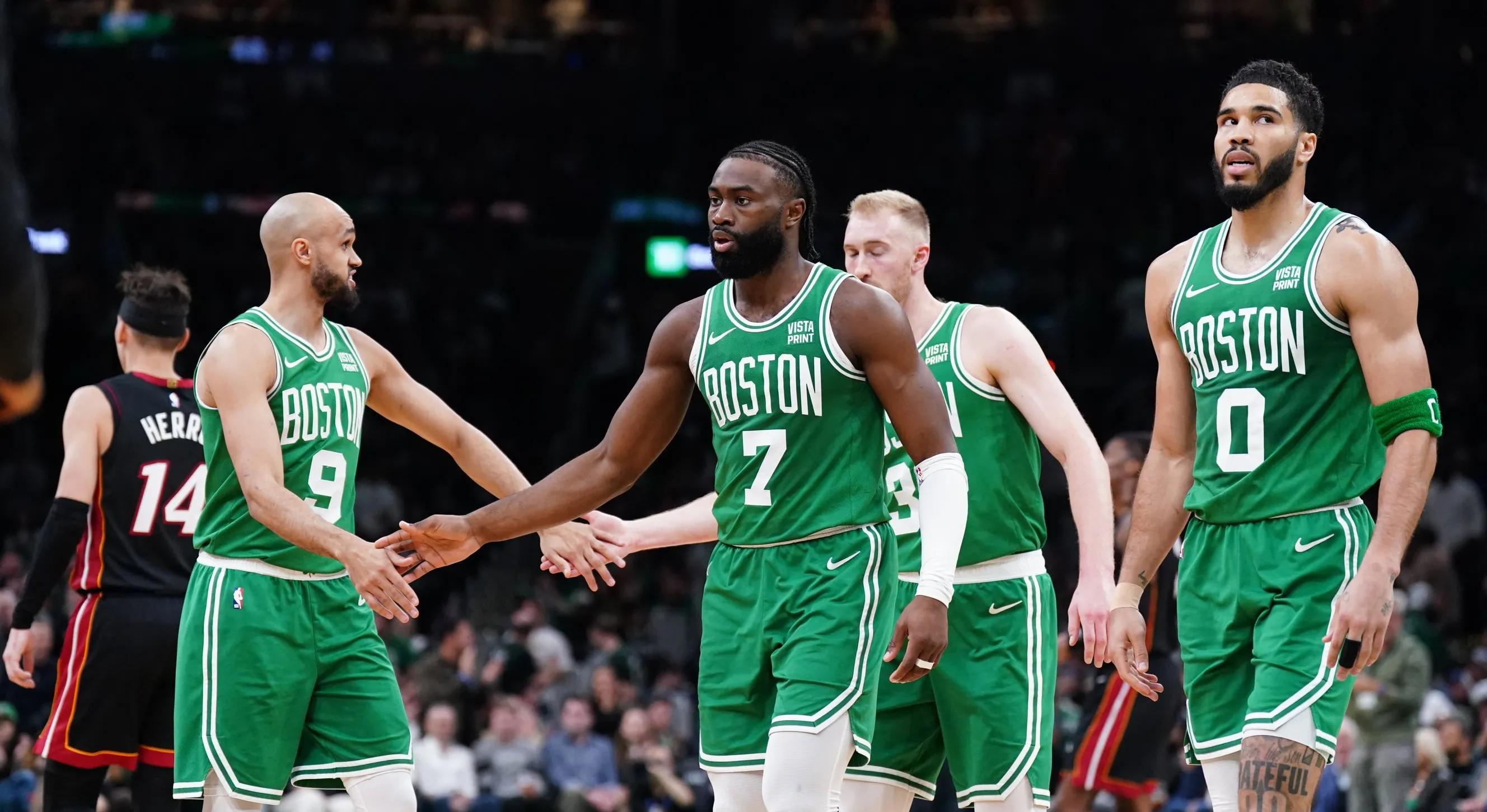 凯尔特人主场惜败马刺，沃克33分独造34%