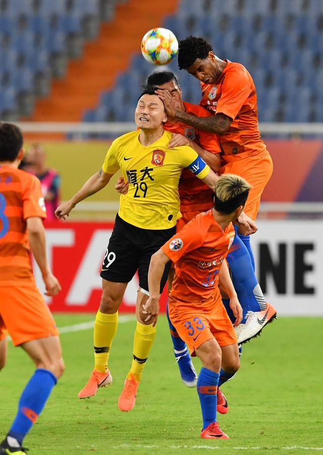 上港击败广州恒大，晋级亚冠八强