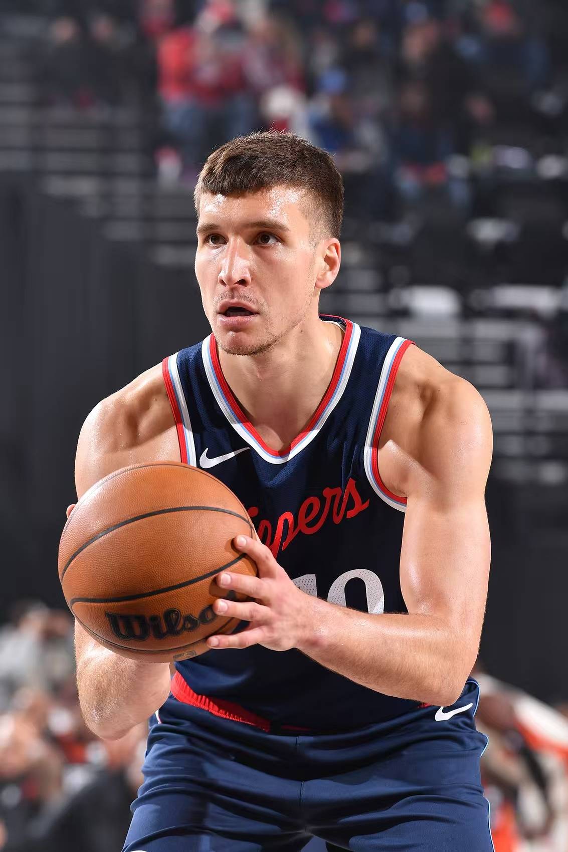 快船大胜鹈鹕，保持不败