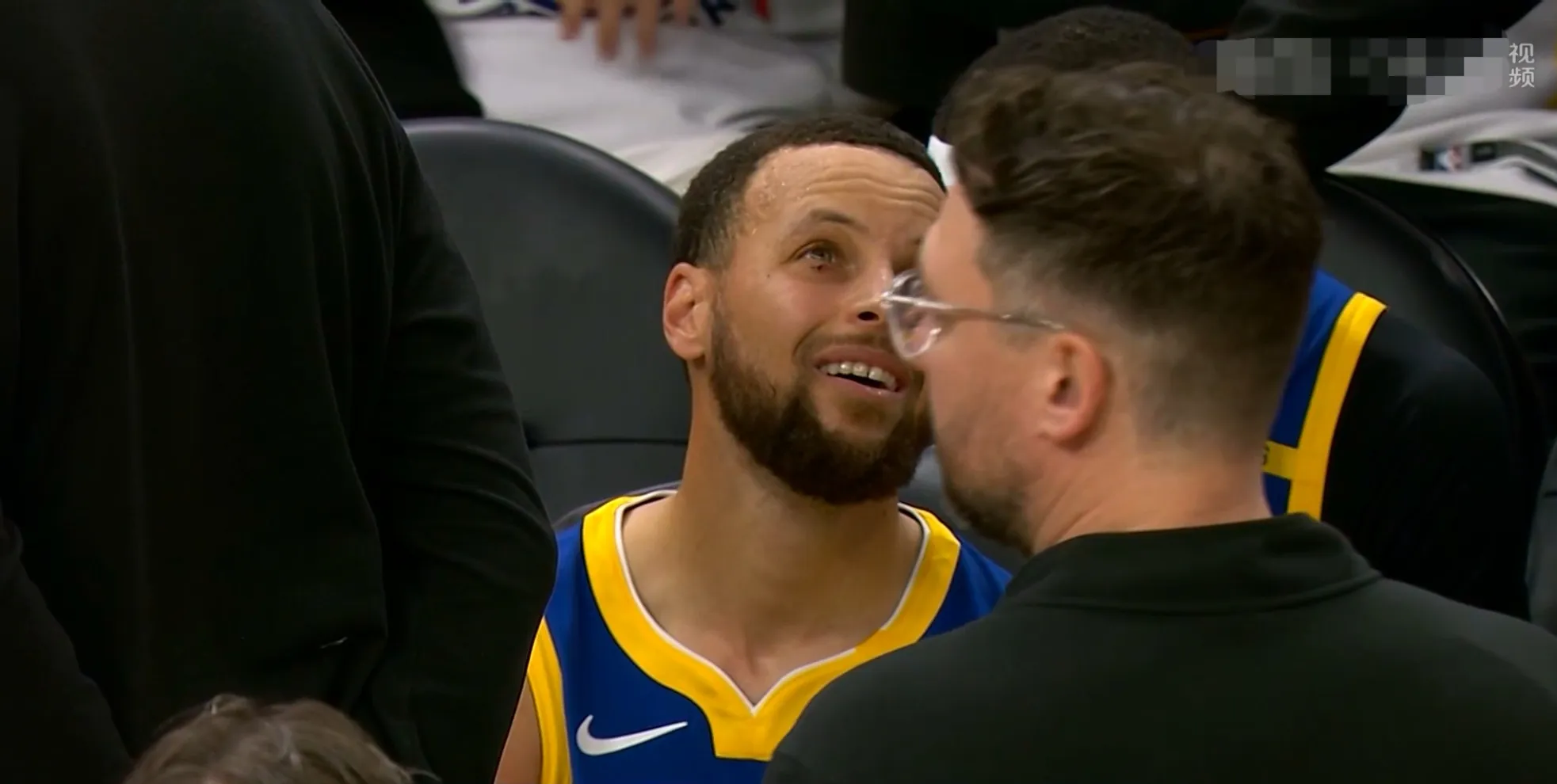 开云体育下载-勇士遭遇三连败！库里状态低迷难挡攻击力